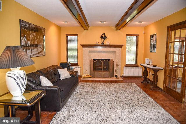 560 LOWER HOLLAND RD, Holland, PA 18966