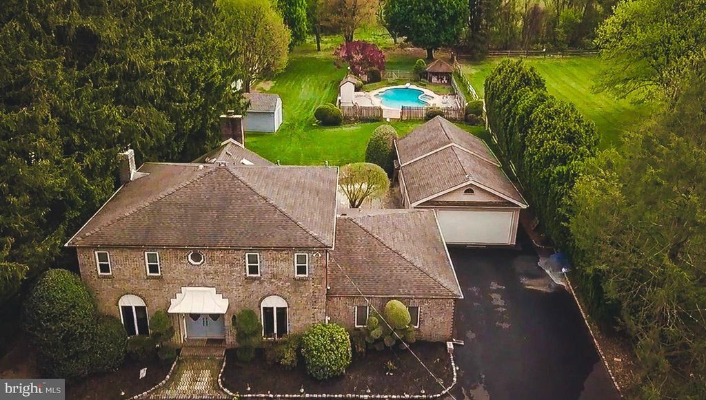 560 LOWER HOLLAND RD, Holland, PA 18966