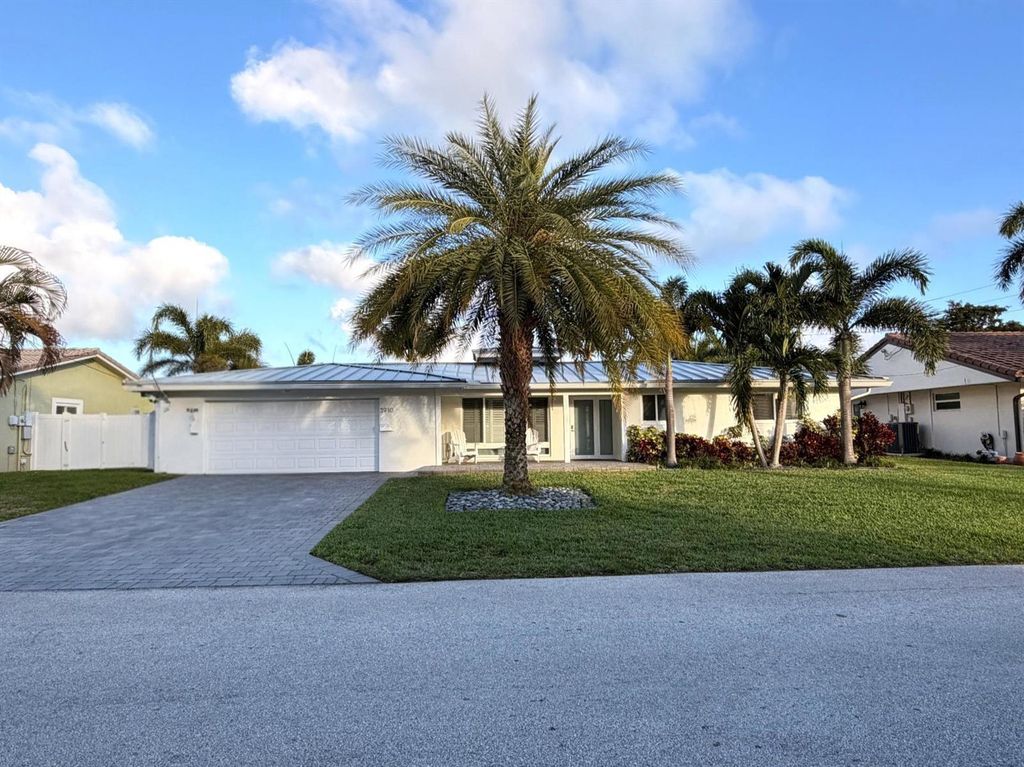 3910 NE 26th Avenue, Lighthouse Point, FL 33064