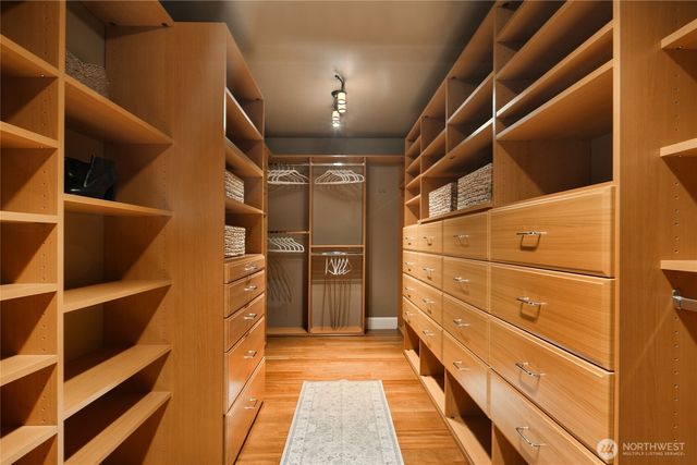 8619 NE 24th Street, Clyde Hill, WA 98004