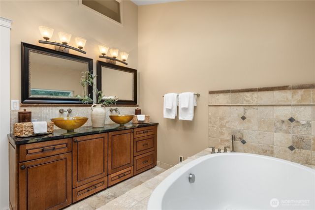 8619 NE 24th Street, Clyde Hill, WA 98004