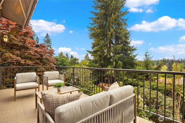 8619 NE 24th Street, Clyde Hill, WA 98004