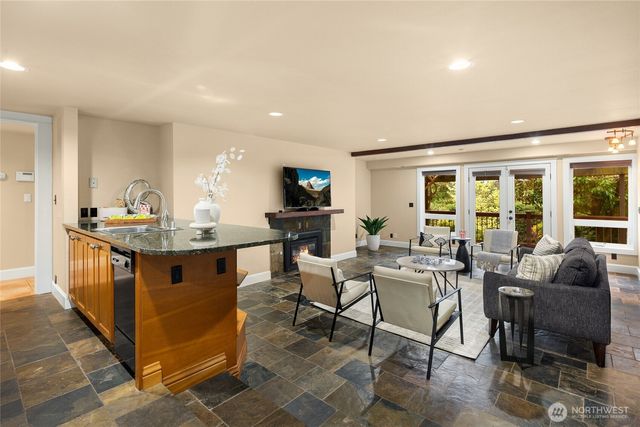 8619 NE 24th Street, Clyde Hill, WA 98004