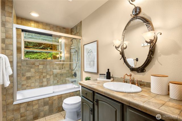8619 NE 24th Street, Clyde Hill, WA 98004