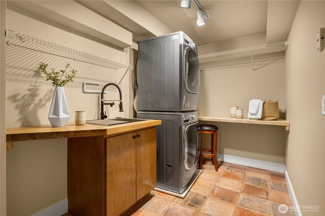 8619 NE 24th Street, Clyde Hill, WA 98004