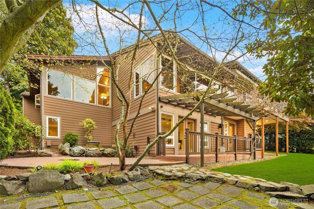 8619 NE 24th Street, Clyde Hill, WA 98004