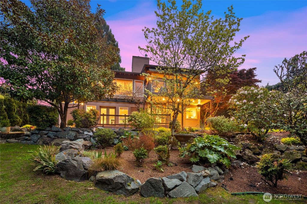 8619 NE 24th Street, Clyde Hill, WA 98004