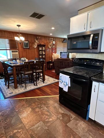 15710 Paulina Avenue, La Pine, OR 97739