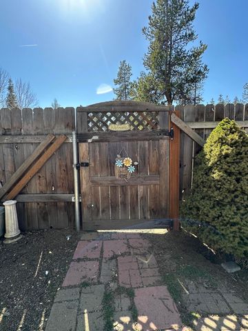 15710 Paulina Avenue, La Pine, OR 97739