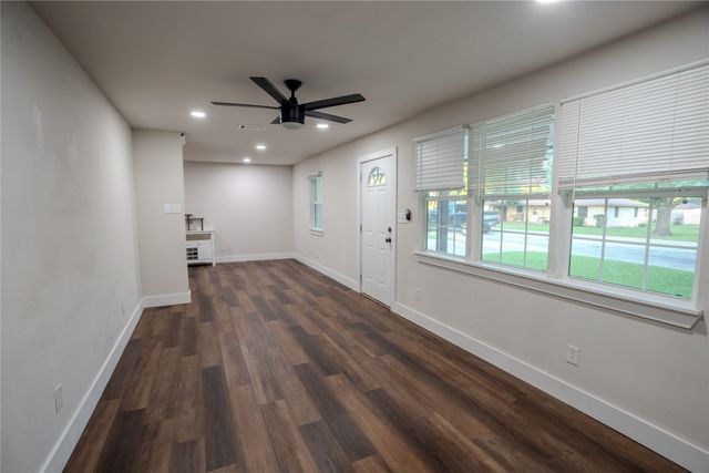 503 E Roosevelt Avenue, Whitney, TX 76692