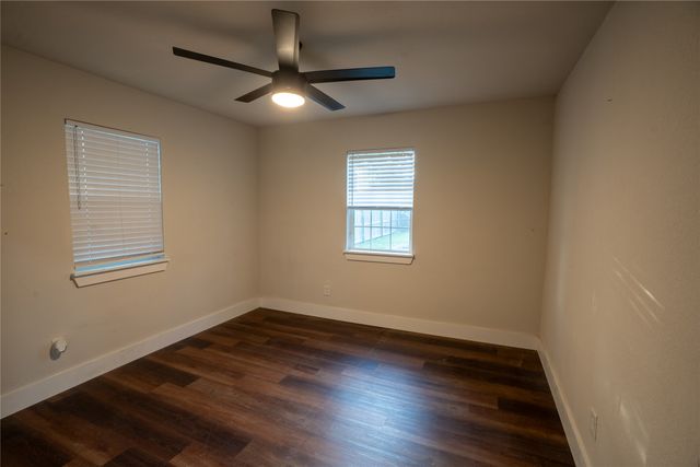 503 E Roosevelt Avenue, Whitney, TX 76692