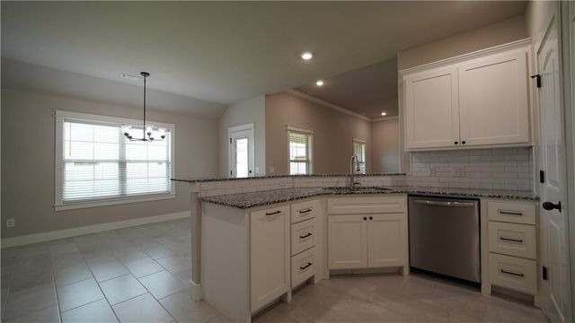 1037 Trailwood Street, Tontitown, AR 72762