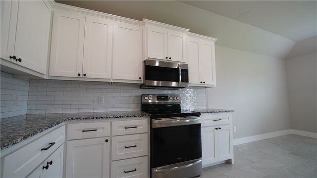 1037 Trailwood Street, Tontitown, AR 72762