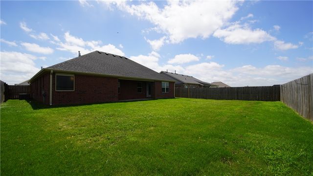 1037 Trailwood Street, Tontitown, AR 72762