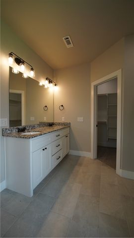 1037 Trailwood Street, Tontitown, AR 72762
