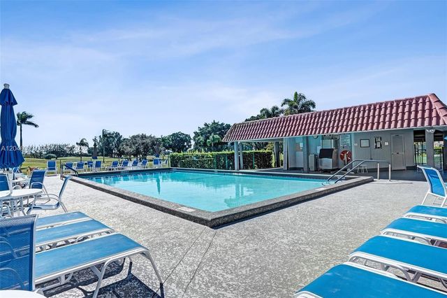 8900 Washington Boulevard 117, Pembroke Pines, FL 33025