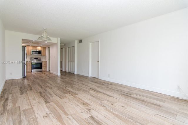 8900 Washington Boulevard 117, Pembroke Pines, FL 33025