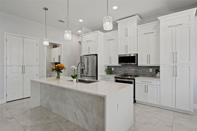 10 nw 35th ave, Cape Coral, FL 33993