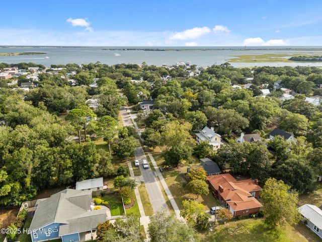 409 N Lord Street, Saint James, NC 28461