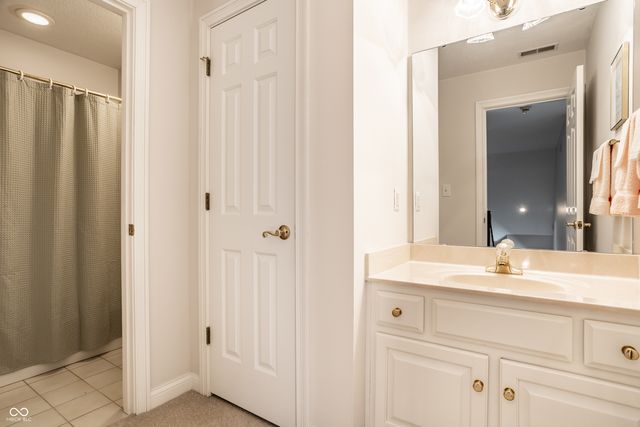 10415 Woods Edge Drive, Fishers, IN 46037