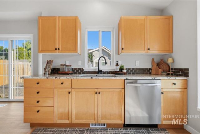 6171 N Willowdale, Garden City, ID 83714