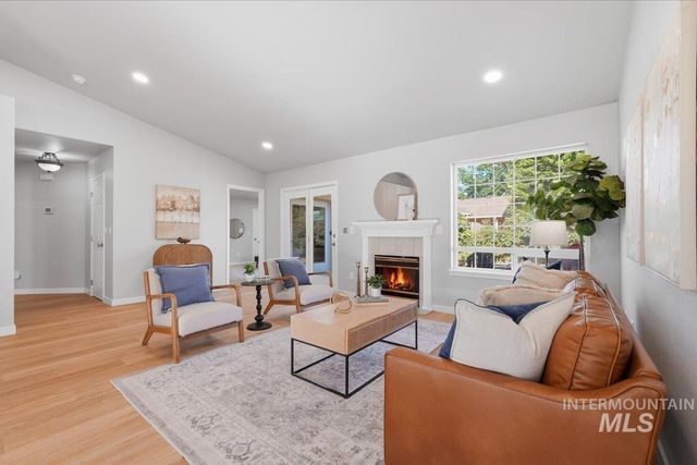 6171 N Willowdale, Garden City, ID 83714