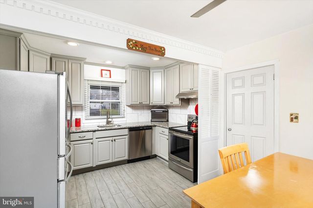 4 MARINER LN, Willingboro, NJ 08046