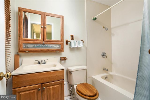 4 MARINER LN, Willingboro, NJ 08046