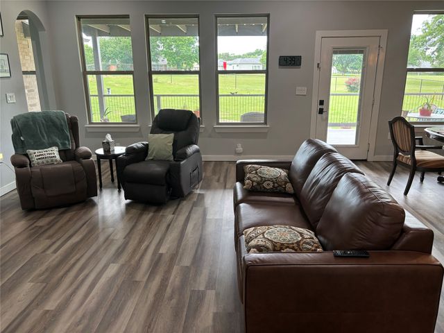 108 Kiowa Drive W, Lake Kiowa, TX 76240