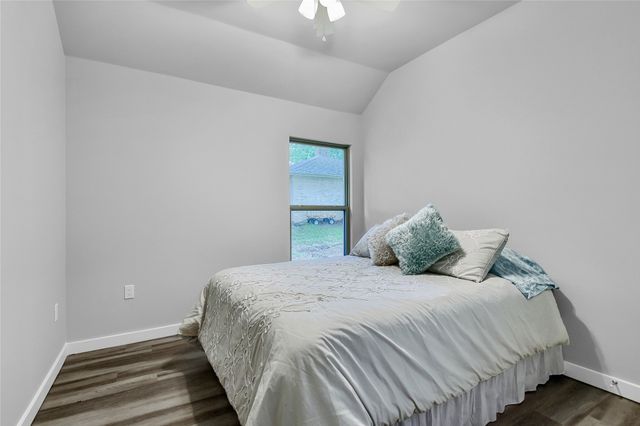 108 Kiowa Drive W, Lake Kiowa, TX 76240