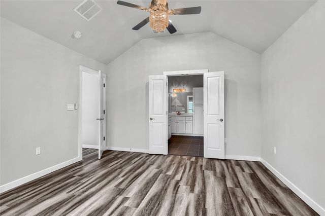 108 Kiowa Drive W, Lake Kiowa, TX 76240