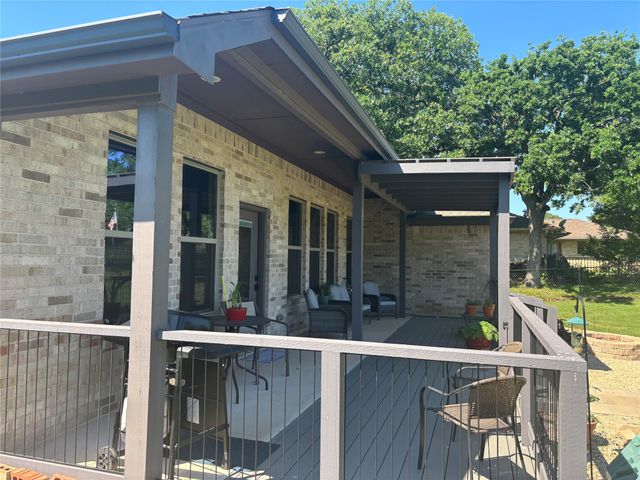 108 Kiowa Drive W, Lake Kiowa, TX 76240