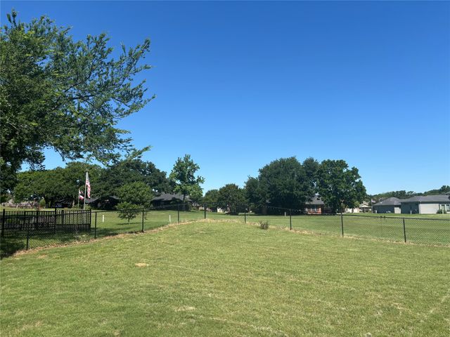108 Kiowa Drive W, Lake Kiowa, TX 76240