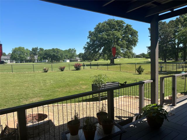 108 Kiowa Drive W, Lake Kiowa, TX 76240