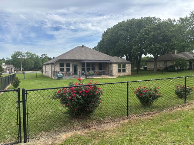 108 Kiowa Drive W, Lake Kiowa, TX 76240