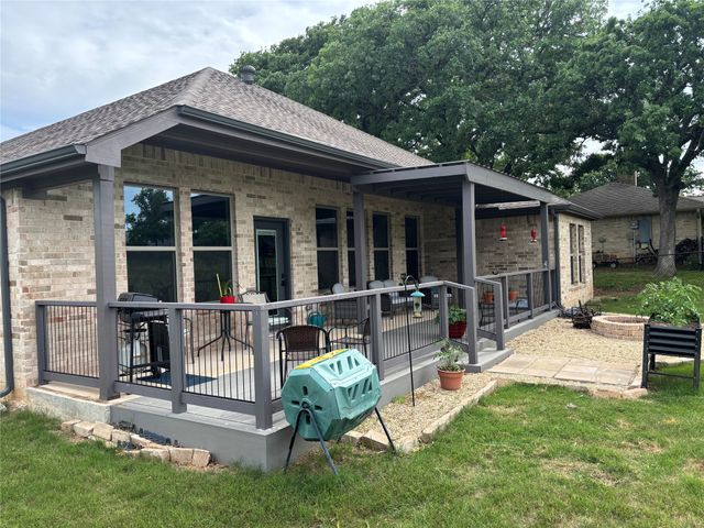 108 Kiowa Drive W, Lake Kiowa, TX 76240