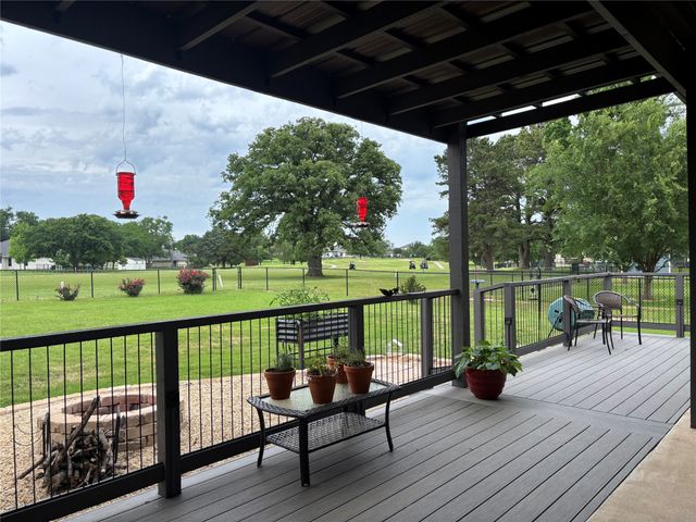 108 Kiowa Drive W, Lake Kiowa, TX 76240