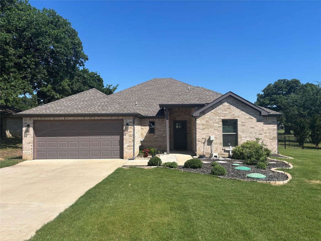 108 Kiowa Drive W, Lake Kiowa, TX 76240