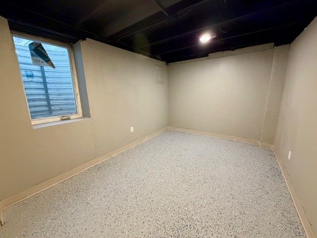 2741 E Washington Avenue, Des Moines, IA 50317