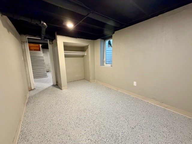 2741 E Washington Avenue, Des Moines, IA 50317