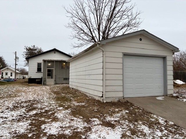 2741 E Washington Avenue, Des Moines, IA 50317