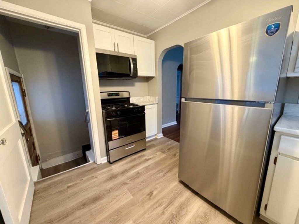 2741 E Washington Avenue, Des Moines, IA 50317