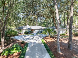 7 Wax Myrtle Ln, Hilton Head Island, SC 29926