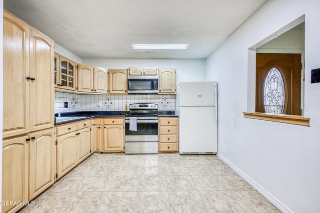 6400 Edgemere Boulevard 64, El Paso, TX 79925