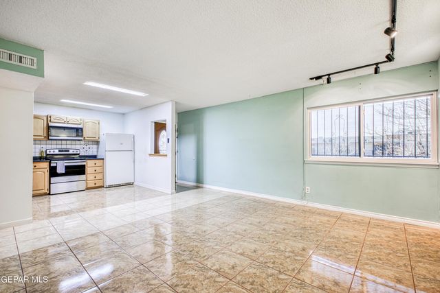 6400 Edgemere Boulevard 64, El Paso, TX 79925