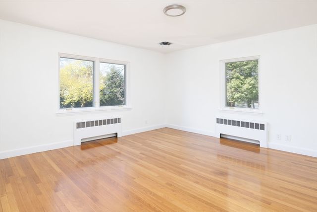150 Grant Ave, Newton, MA 02459
