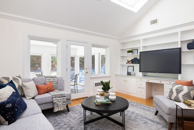 150 Grant Ave, Newton, MA 02459