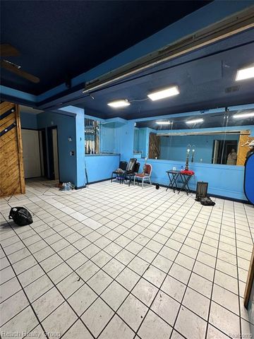 9161 Whittier Street, Detroit, MI 48224