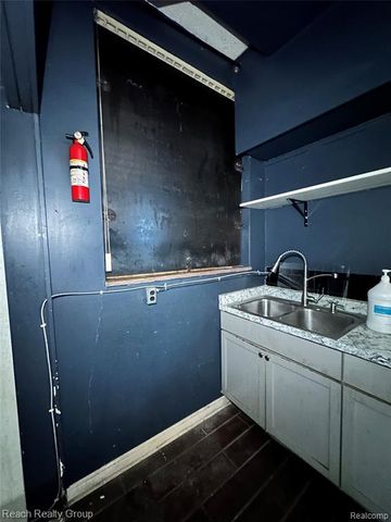 9161 Whittier Street, Detroit, MI 48224