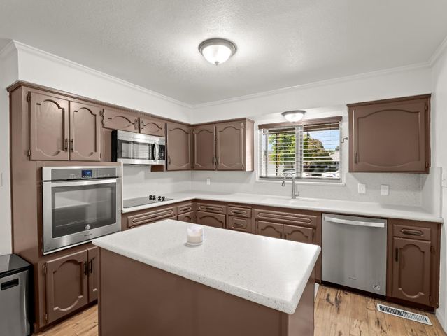 4714 E Santa Ana Avenue, Fresno, CA 93726